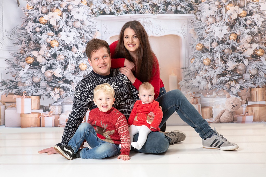 CHRISTMAS MINI SESSIONS 4 CHRISTMAS MINI SESSIONS 4